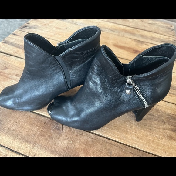 Stuart Weitzman Jump Peep-Toe Ankle Boot, Black-Size 8.5 - Picture 6 of 9